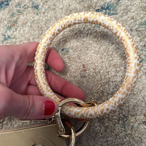 NWOT Oventure Silicone Big O Key Ring w/Large Silicone Pouch -Gold - Picture 4 of 10